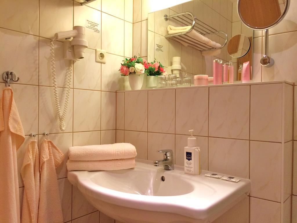 Landhaus Mueritzgarten Hotel Garni Röbel Zewnętrze zdjęcie